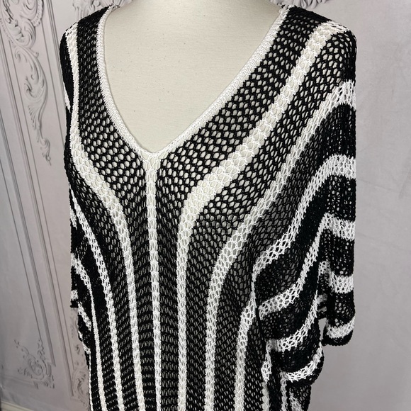Classy Black and White Striped Plus Size Swimsuit Coverup - Picture 5 of 7